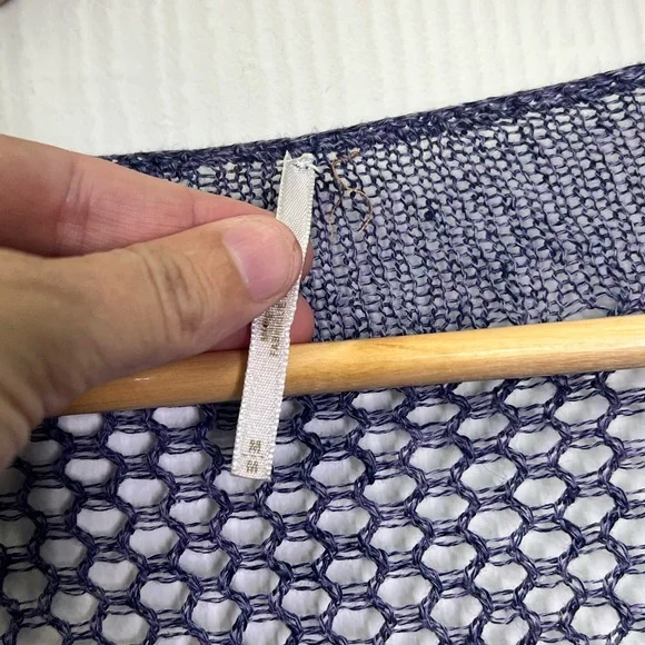 Free People - Open Knit V Neck Lightweight Long Sleeve Boho Sweater Size Medium - Picture 7 of 9